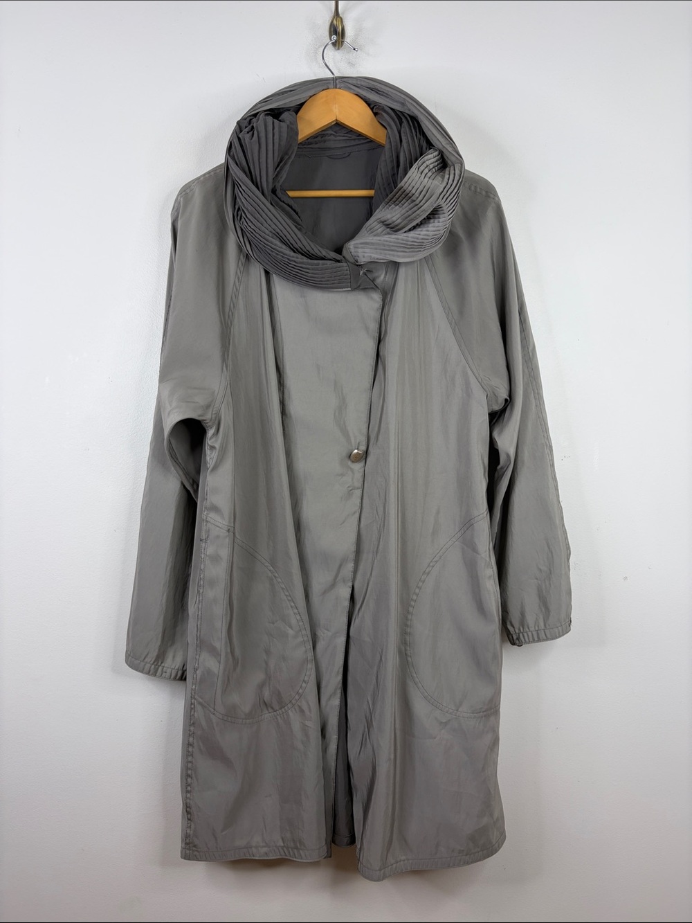 MycraPac Donatella Jacket Womens Medium Large Gray Silver Reversible Pleat Hood